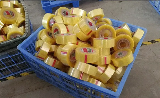 封箱膠帶批發(fā)廠生產(chǎn)封箱膠帶用的什么膠水乳液怎么選擇？2